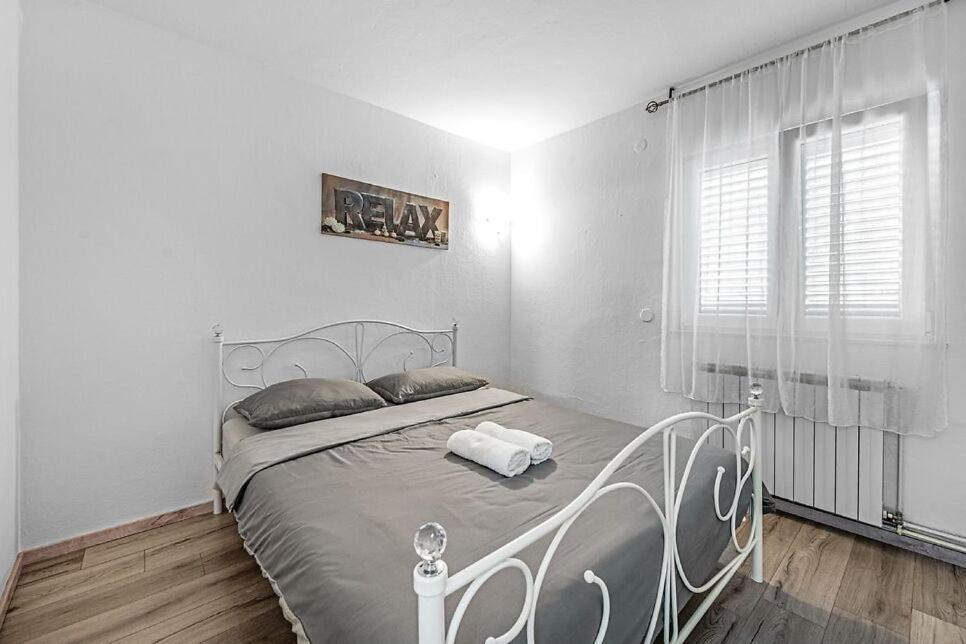 Casa Juric Appartement Primošten Buitenkant foto